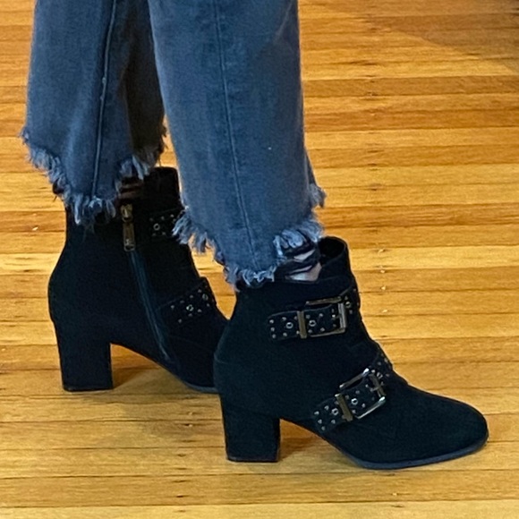 Blondo Daphne Suede Ankle Boots - Picture 11 of 11